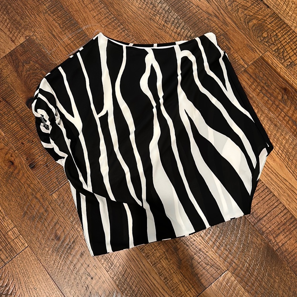 Tyche asymmetrical top